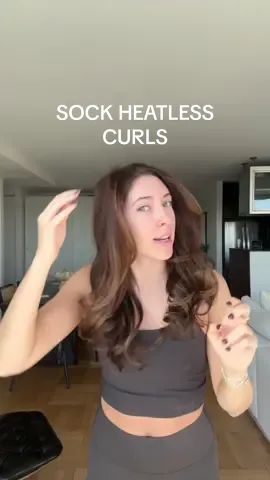 Replying to @Victoria Casalino not sure what is all over my sportsbra so lets ignore that but the sock heatless curls are a win #heatlesscurls #sockcurls 
