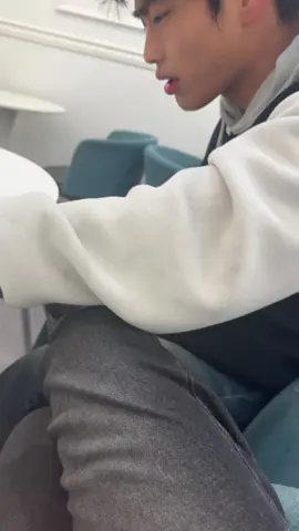 여자친구랑 헤어져서 울먹거리는 까만타조@집주인 #여자친구 #이별 #99일