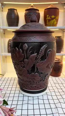 Hũ gạo hoạ tiết sen cá tài lộc phong thuỷ #phongthuy #hugao #viral_video #phongthuytamlinh #decor #trendingtiktok #battrang #xuhuongtiktok #tailoc #senca #tiktok 