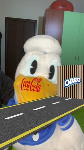 Ouuu perché non va??🦆🦆 #duettodivertente #RisateGarantite #videocomico #ShortsComici #fyp #foryoupagе #donalduck21x #paperino #donaldduck #oreo #cocacola 