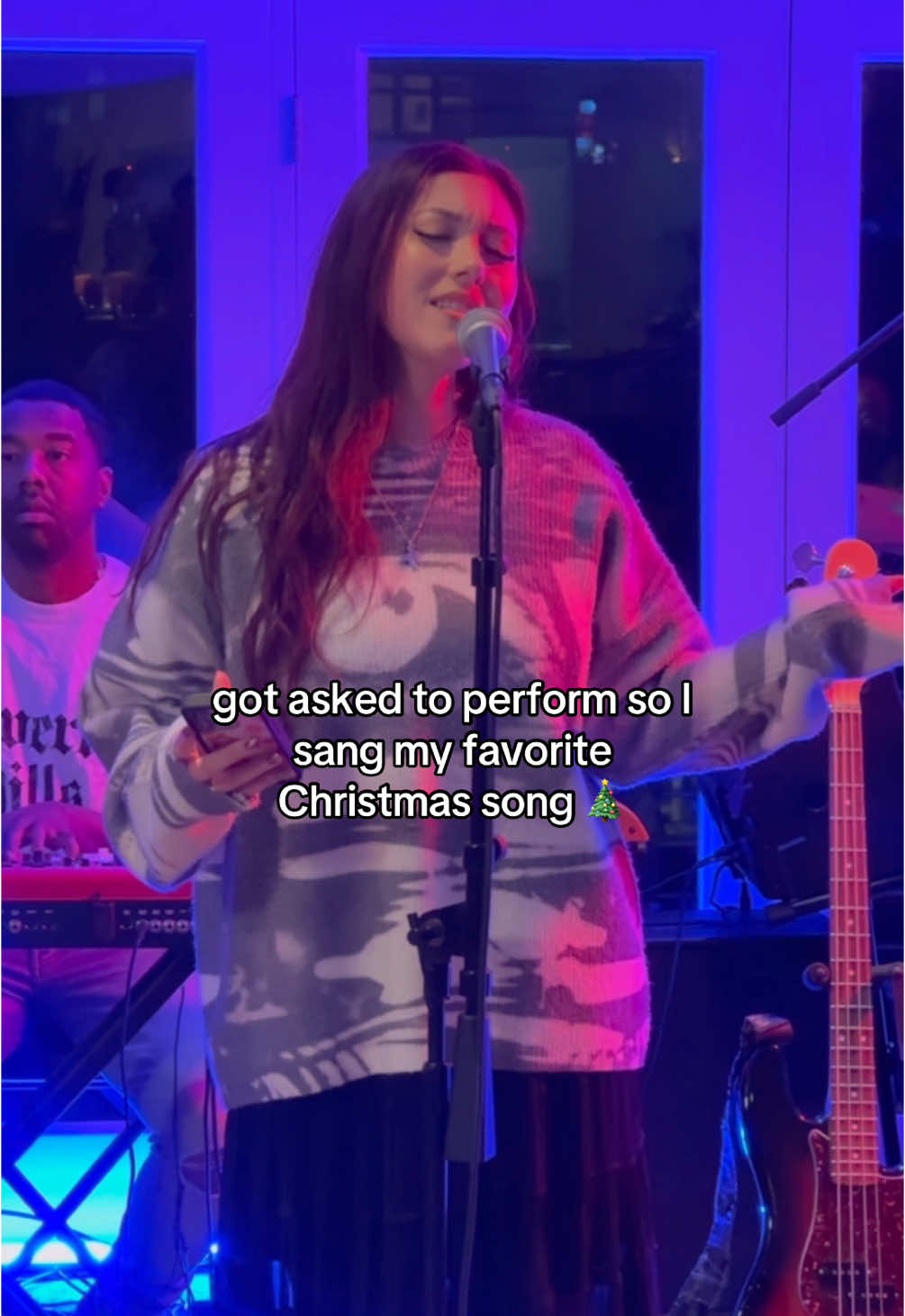 the happiness Christmas music brings >>>