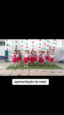 Apresentação de natal do maternal I.. muito orgulhosa da minha princesa 😍  #lindos  #quevenhaomaternal II..