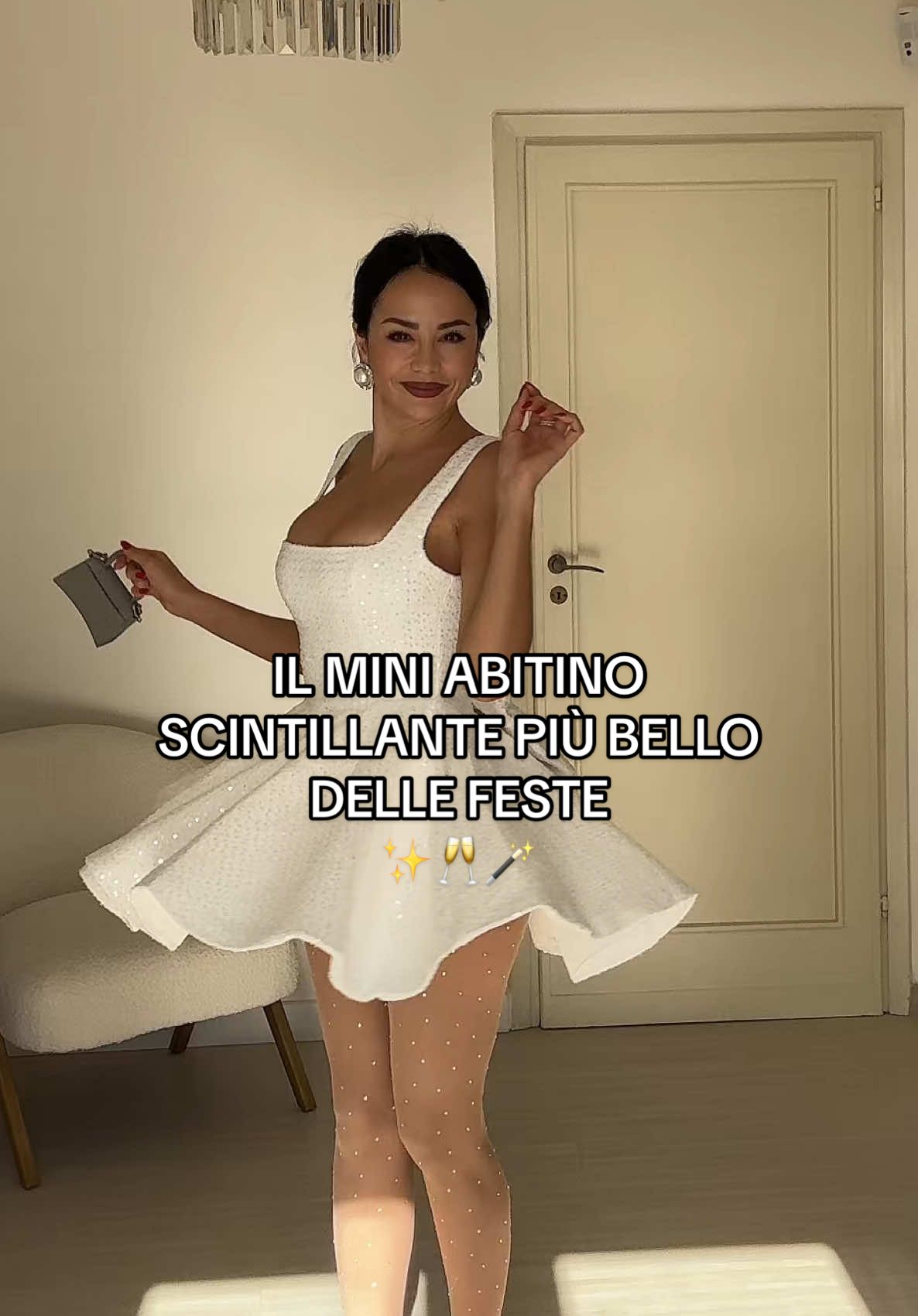 Il mini dress di paillettes perfetto per le feste ✨🥂🎉 #OOTD #outfits #dresses #occasionwear 