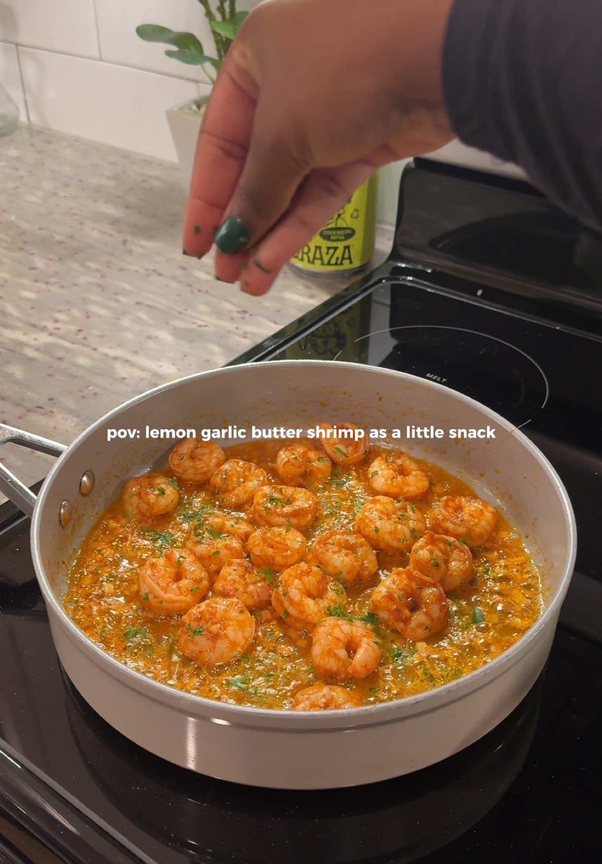 Lemon garlic butter shrimp is so good that I can literally eat it as a snack. I love a dish with an easy prepping and cooking process. #grazapartner @Graza  Ingredients: Medium shrimp Graza Extra Virgin Olive Oil Butter Fresh parmesan Fresh parsley Lemon Old bay Pepper Parsley  #graza #shrimp #recipes #EasyRecipe #seafood #shrimprecipe 