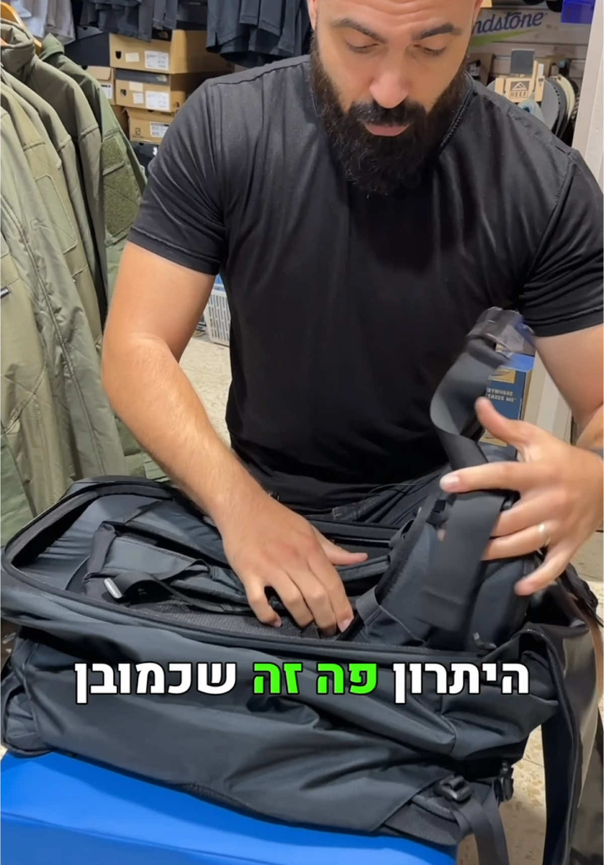 תכולתו כמו של מזוודה גדולה ומפנקת, מאורגנת ונוחה במיוחד! הכירו את הדגם הכי נמכר של המותג Osprey. דגם Farpoint 55L - עם עיצוב נוח, פונקציונלי ומודולרי, התיק הזה יהפוך את הטיול שלכם לחוויה נעימה וקלה הרבה יותר. יש לו מערכת גב איכותית הנועדה לפיזור העומס על הגב והיתרון הוא שניתן להסתיר אותה ולהכניס את רצועות הידיות של התיק לתוך התא הייעודי שלו, מה שמקל על נשיאתו כמטען יד בטיסות! 🧳 בנוסף, ניתן לפצל אותו לתיק גב קטן יותר, כך שיתאים יותר לטיולי יום קליליים 🙂 בואו אלינו לחנות >> לישנסקי 10 ראשון לציון