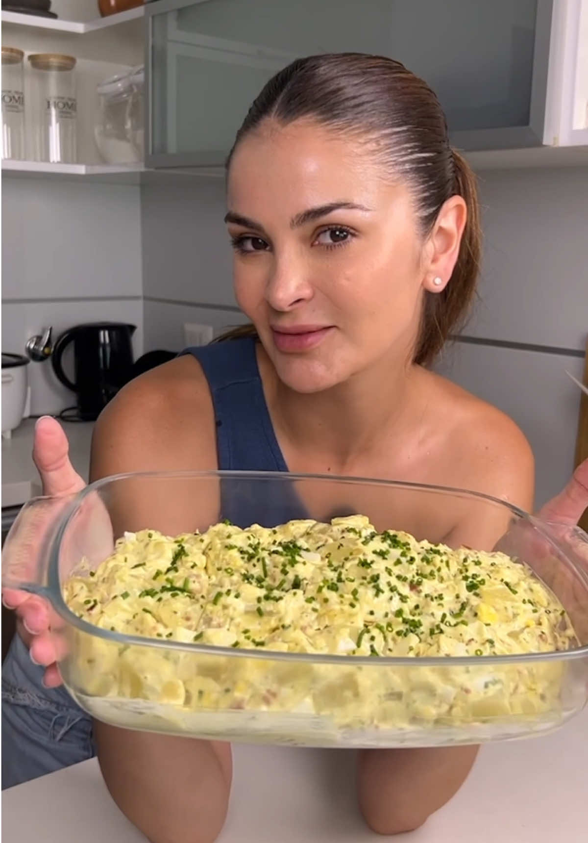 Continuaaaaaaaaando con las recetas navideñas! Esta semana tenemos una opción deli para tu guarnición 🤞🏻. Ensalada de papa 🥔😋. Te enseño el paso a paso para que te salga YA NO YA!  P.D: la receta de la mayonesa se las dejo en mis historias por si no se acuerdan como hacerla 😙 #ensaladadepapa #navidad 