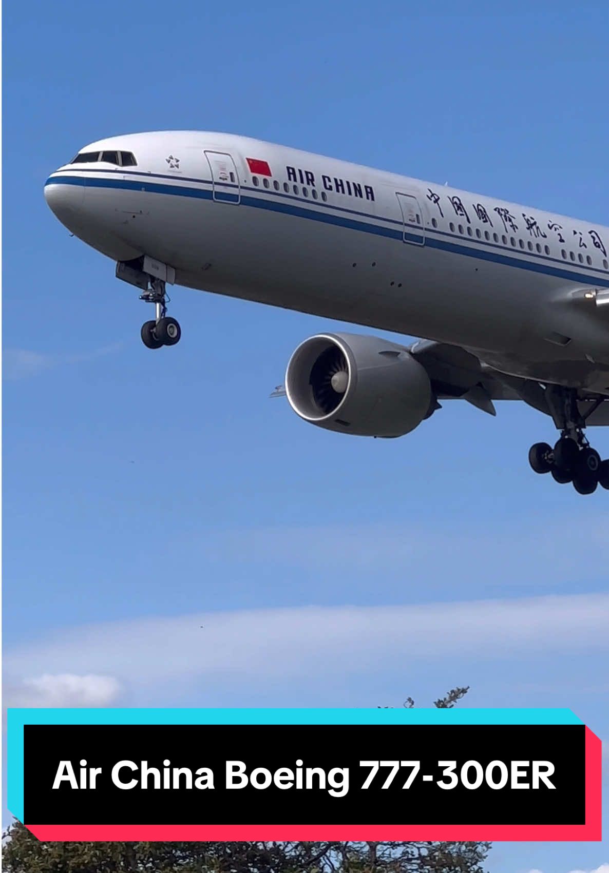 Air China Boeing 777 landing at Heathrow 😍✈️ #boeing #boeing777 #aviation #airplane #landing #airplane #planespotting #aviation