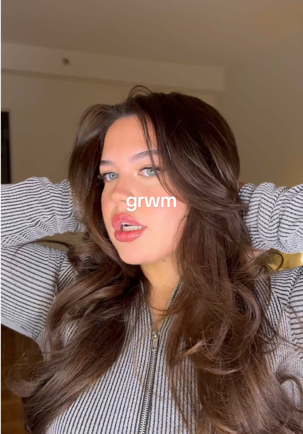 merry xmas everybody 💅🏼🎄🎀 #grwm #fyp #makeup #grwmmakeup 