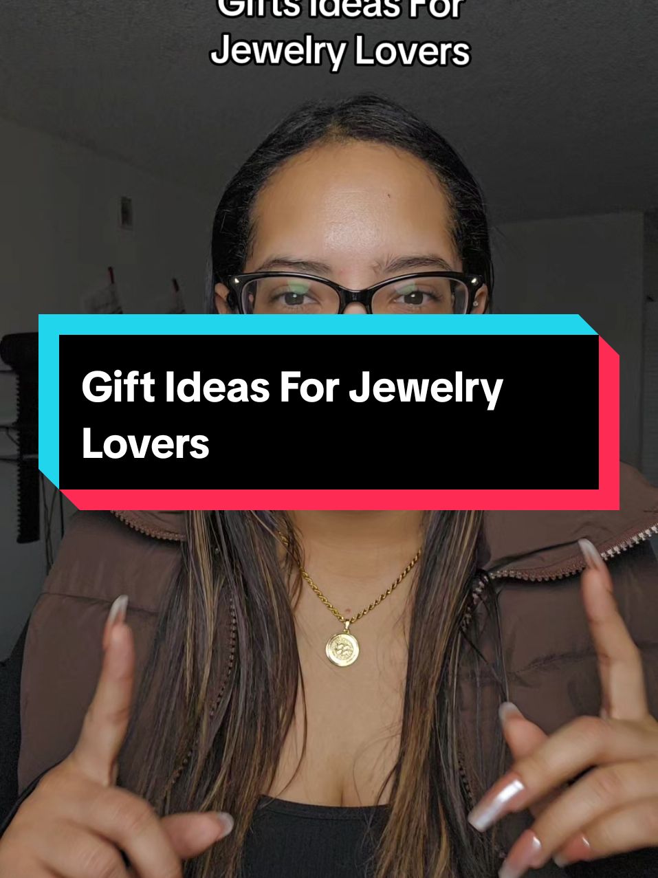 Here are perfect gift ideas for jewelry lovers ✨️ #goldnecklace #letterpendant  #letterpendantnecklace  #necklaces  #necklaces  #goldjewelry  #spotlightfinds #tiktokshopholidayhaul  #giftsforher #christmasgift  #christmasgiftideas 