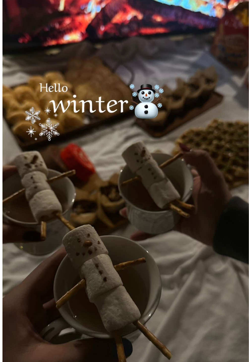 لمّة مشاعر في وسط كوب ☕️☃️ #فعاليات_الشتاء #شبة_النار #جلسات_شتوية #فعاليات_شتوية #مخيمات_الشتاء #هوت_شوكلت #رجل_الثلج #قهوة_لوز 