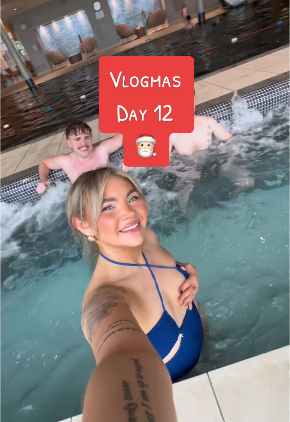 Vlogmas day 12 🤣🎄 remind me never to 🍸 and travel #Vlogmas #christmasnails  
