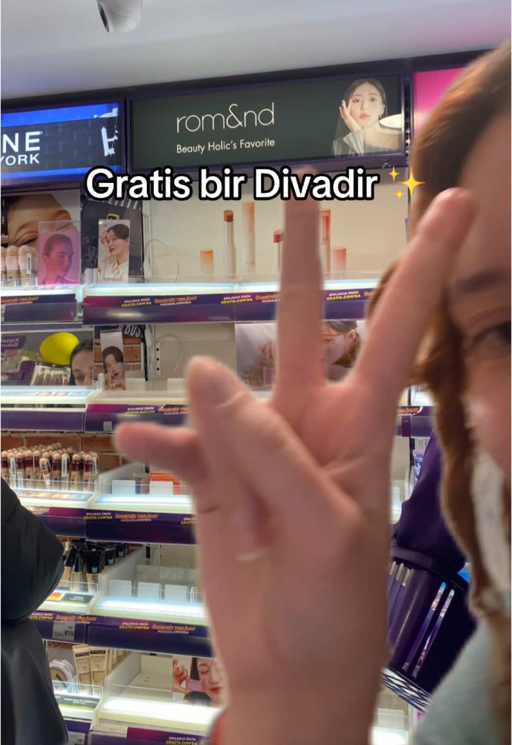 Ay tum suberde olur mu ki?😭 her gidisimde bisiler alirim😝 #gratis #romand #kbeauty #koremakyajı #korekozmetik #makeup #makyaj 