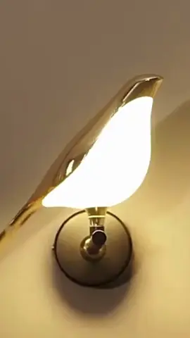 ✨ Transforme seu ambiente com a delicadeza da **Arandela de Parede Pássaro LED**! 🕊️   Perfeita para quartos e salas, ela une charme e funcionalidade com iluminação moderna e design exclusivo.   🌟 Deixe sua decoração mais elegante e acolhedora!   ➡️ **Link na bio** para garantir a sua agora! #OrganizaçãoComEstilo #fyp #decoration #luminaria #DecoraçãoDeLuxo #