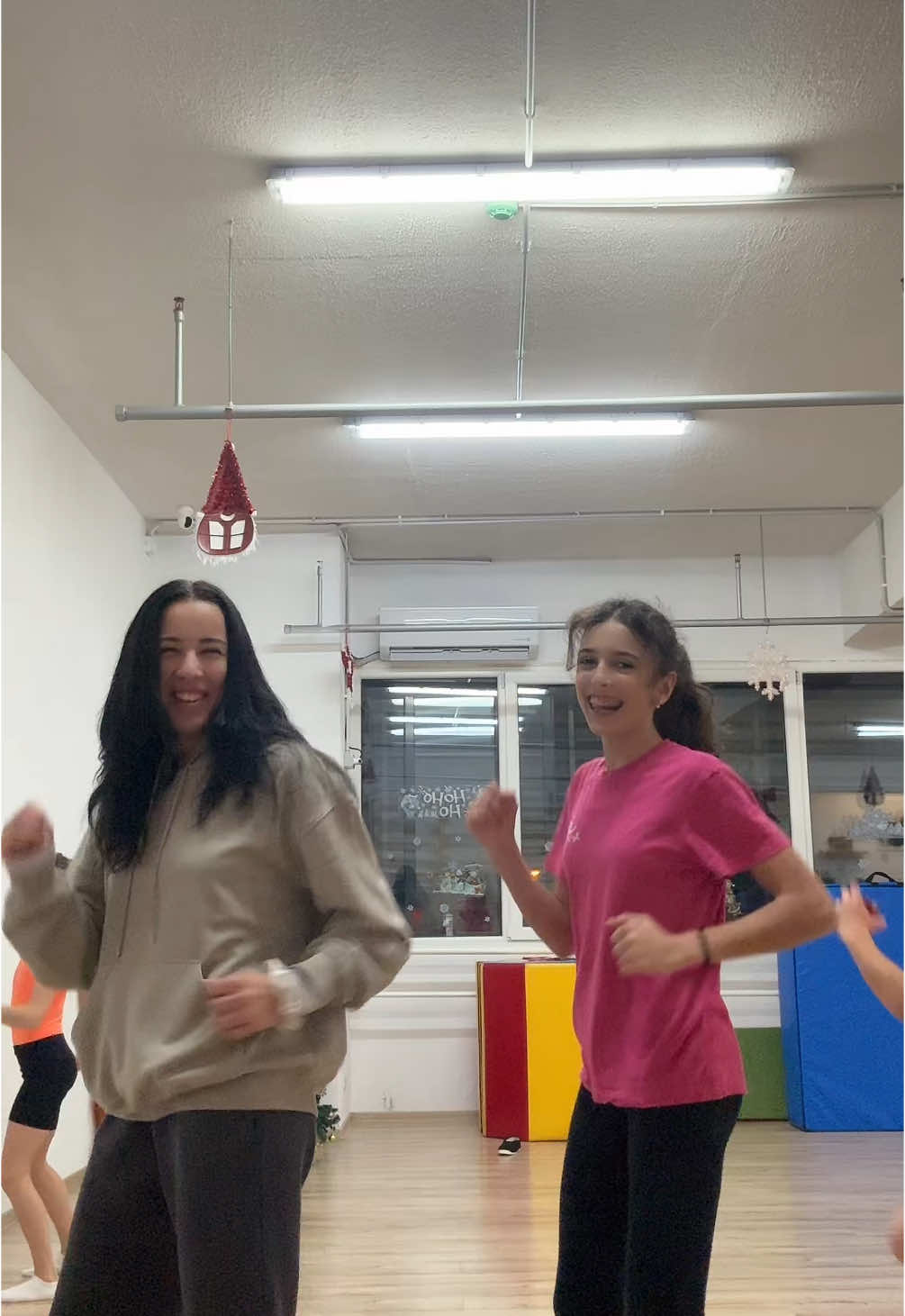 When you don't know where your phone is and you see this 🤭 #fun #deschoolofgymnastics #degimnastica #gymnastics #pitesti #bucuresti #challenge 