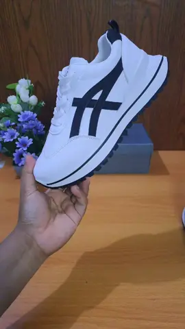 Sepatu buat liburan akhir tahun guys #sepatusneakerswanita #sepatuwanita 