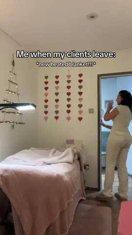 Warm and cosy lash naps this winter😍🤭🫶🏻  #lashes #lashextensions #lashessouthampton #hampshirelashes #lashesoftiktok #lashbusinessuk #lashesbykarina #karinaglamstudio #hampshire 