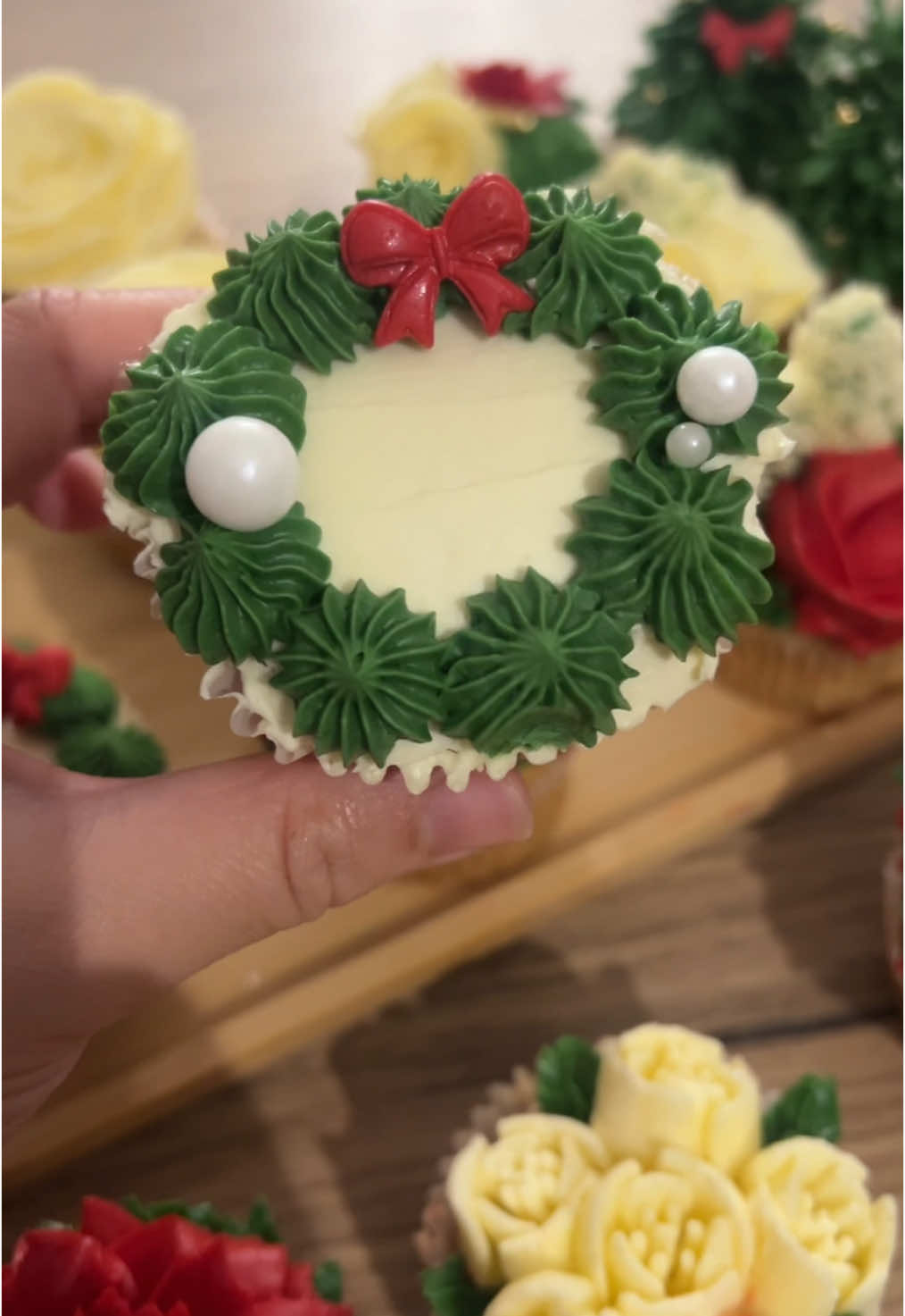La petite couronne #bouqcakes #noel #cupcake #pourtoii #foruyou 