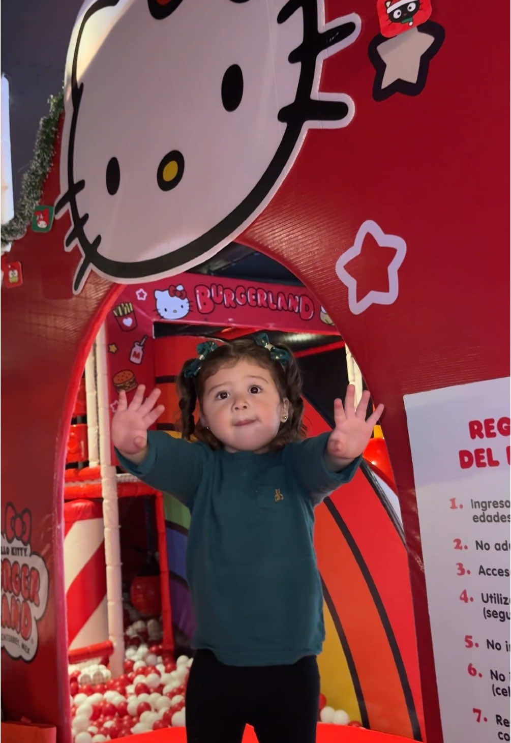 MY GIRLS ARE OFFICIALLY HELLO KITTY GIRLS ❤️🩷 #plazasanagustin #monterrey #mexico #travel #travelwithkids #travelwithme #twinmom #momlife #motherhood 