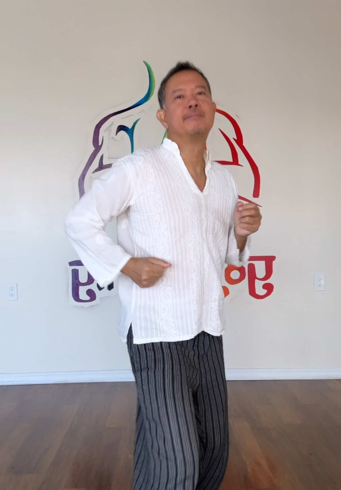 Friends, I offer you the Filipino Cha-cha. 🕺🏽🪩 @Aaron Goodnow #filipino #filipinochacha #dance 