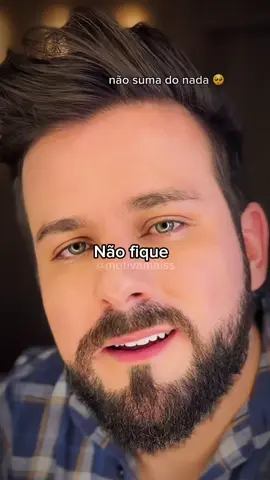 Não fique estranho com a pessoa, não suma sem explicação, não desapareça sem motivo. É importante ter maturidade e respeito para lidar com qualquer situação. Chega, olha nos olhos e diz: “Olha, eu não estou mais afim, acho que isso não é para mim, não estou conseguindo seguir nessa situação.” Acredite, essa sinceridade pode doer no momento, mas machuca muito menos do que deixar alguém sem respostas, tentando entender o porquê do silêncio ou do afastamento. O ato de desaparecer sem dar explicação cria feridas desnecessárias e é algo que todos deveríamos evitar.