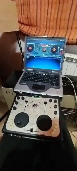 madrecita los años que tiene esto... se viene sesión añeja #hercules #virtualdj #controladora #dj 