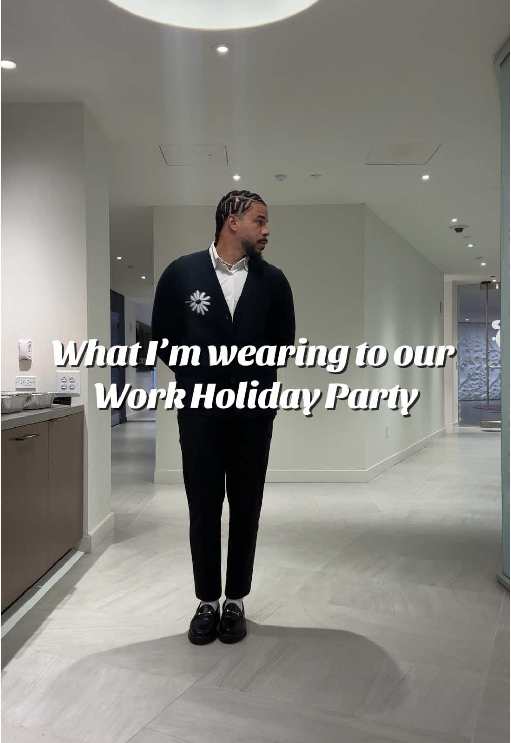 Lotta responsibilty being the best dressed in the office.  #fitcheck #mensfashion #styleinspo #workfashion #holidaystyle #creatorsearchinsights 