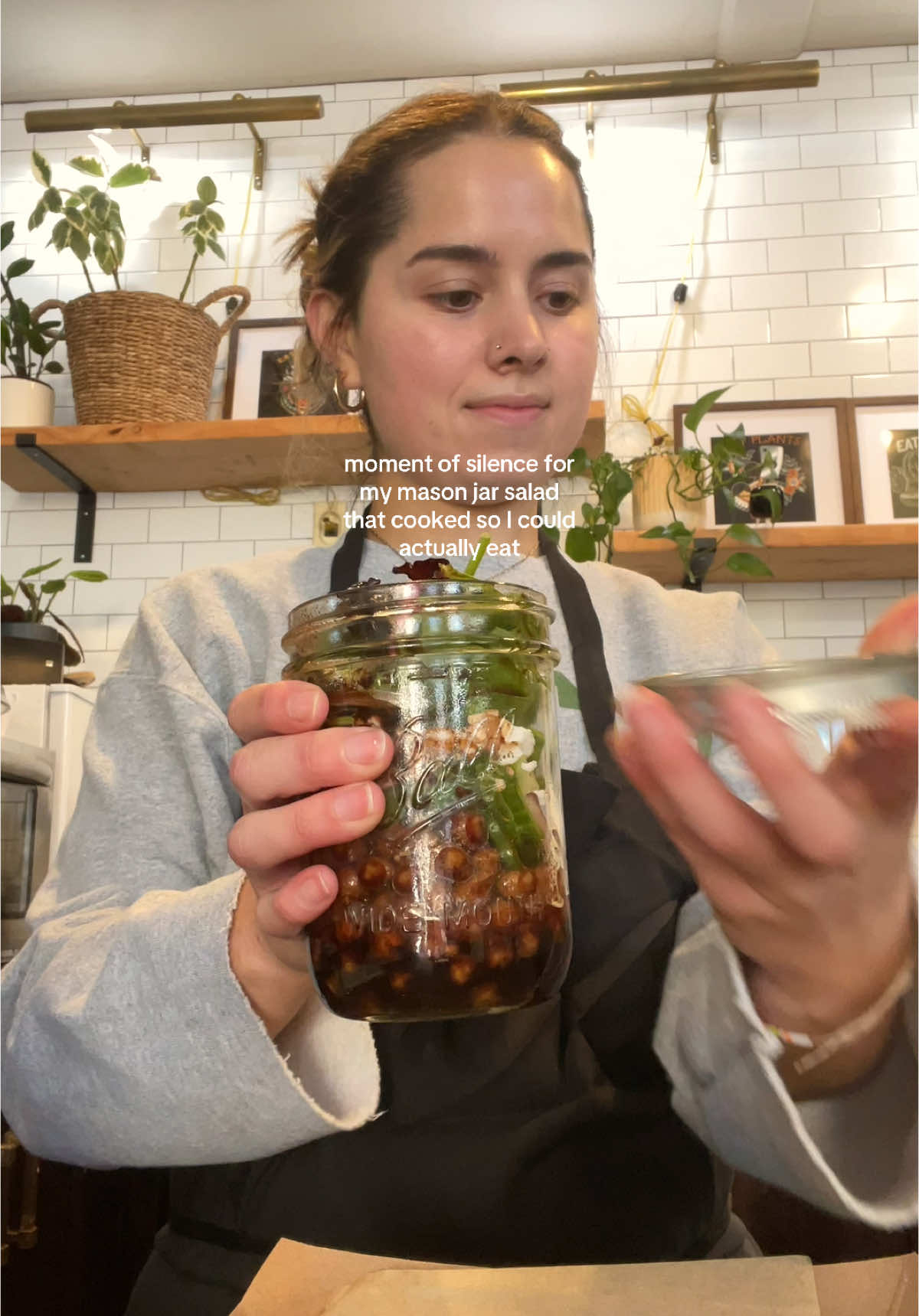 i made a roasted chickpea salad for lunch today and thought putting it in the mason jar would be cool and it actually worked out so well 🫡 dry ingredientes on top and wet on the bottom. def recommend doing this for an easy and delicious lunch yall ✨  #fyppppppppppppppppppppppp #masonjarsalad #salad #healthylunch #healthysalad #healthysaladrecipes #masonjarsalad #masonjarrecipes #easylunchforwork #easylunch #LifeHack #forthegirls 