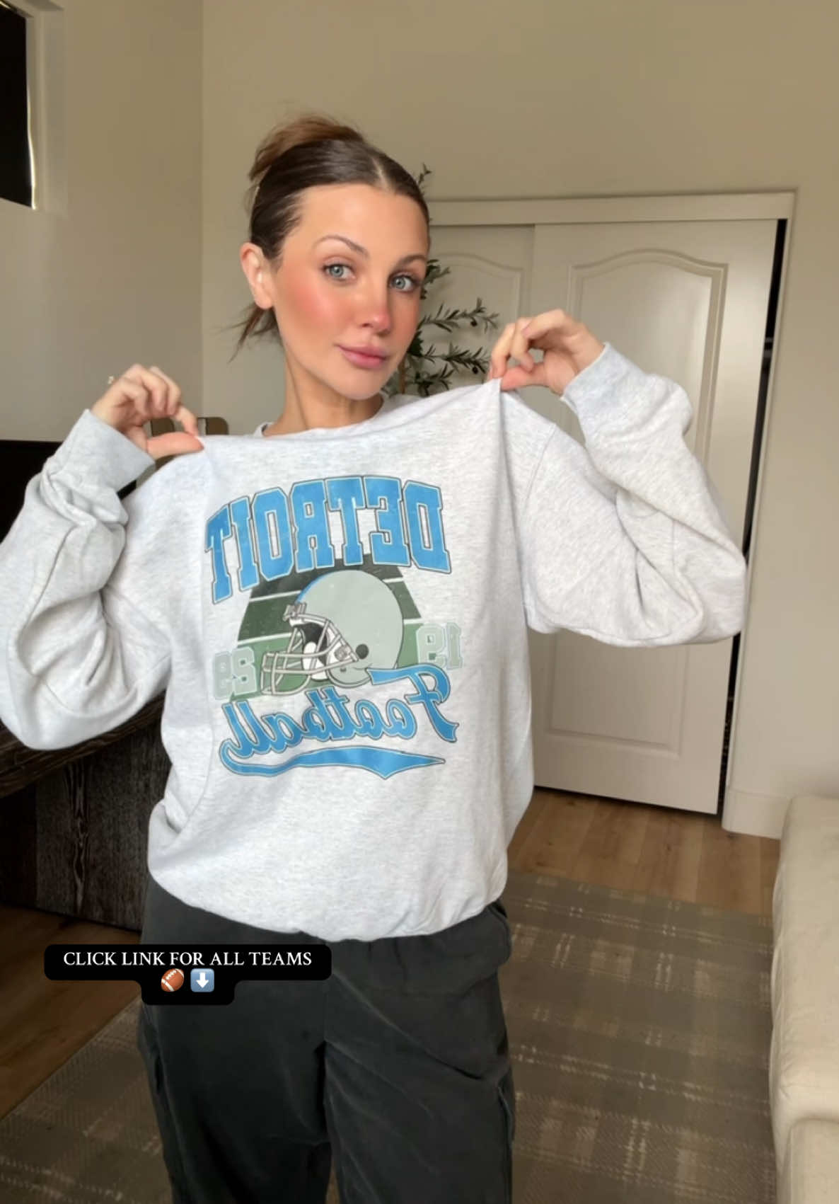 Chose your team! 🏈✨ #football #detoritfootball #lions #detroit #footballsunday #footballsweatshirt #fyp  #tiktokshopholidayhaul #tiktokshopcreatorpicks  #spotlightfinds