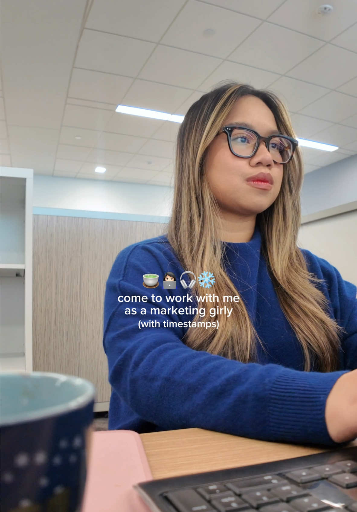 it’s SO COLD today, but i’m glad i made it to the office! one of my sweet coworkers brought in homemade holiday baked goods, and everything was absolutely delicious 🤭🥹 #cometoworkwithme #officeworklife #dayinmylife #officelife #corporatelife #officeasmr #officevlog 