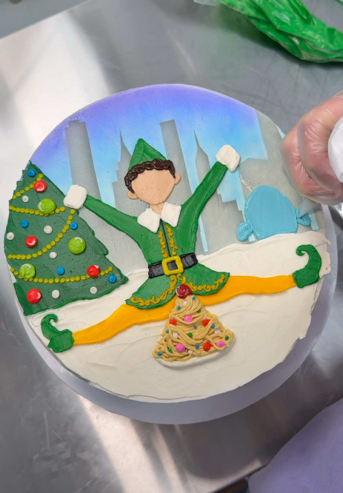 I can’t be the only one… #christmascakes #cakeorder #holidaybaking 