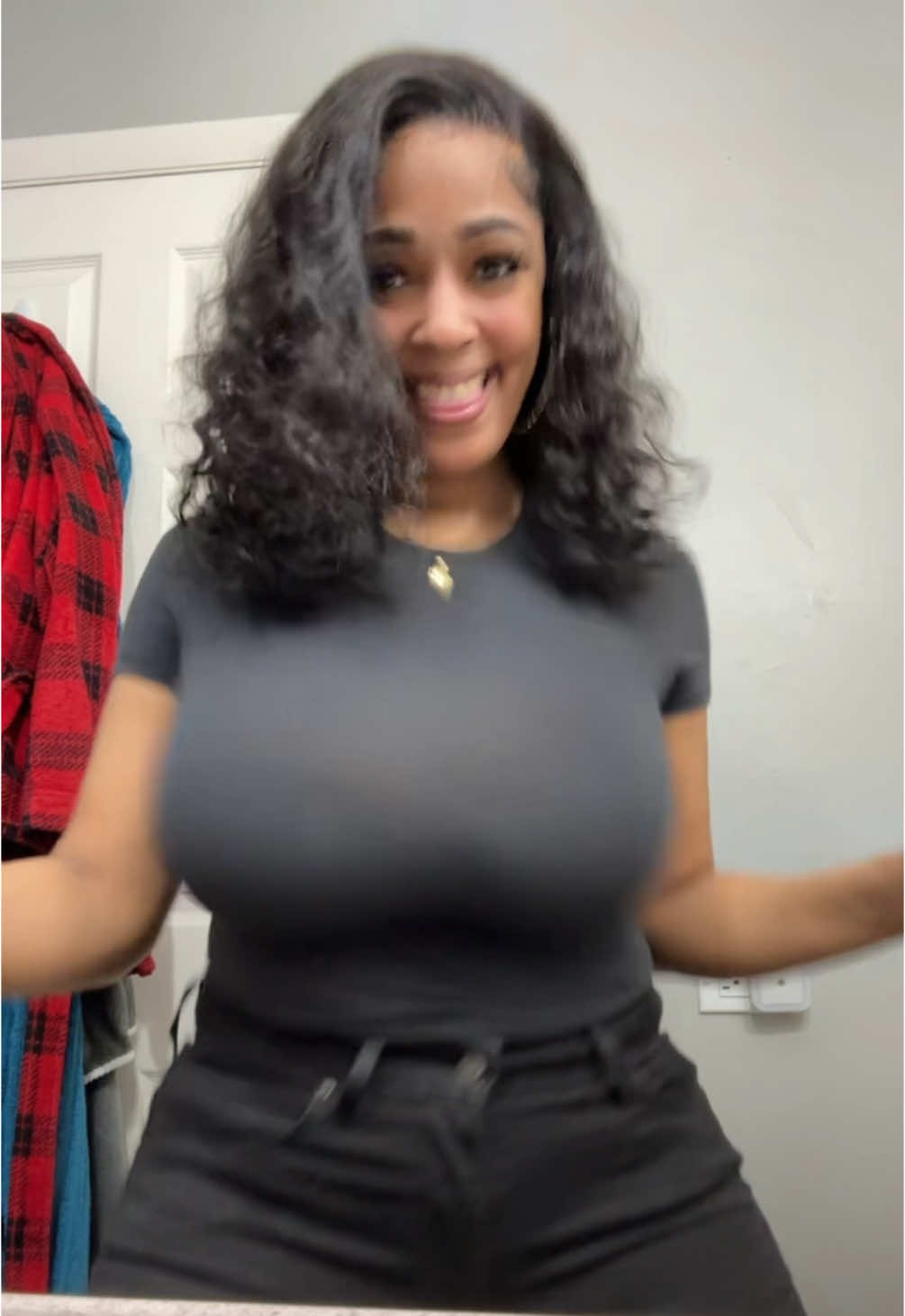 O KKKKK‼️ #fypシ #dancing #bathroom #trendingnow #viralvideo #smile #laughalittle 