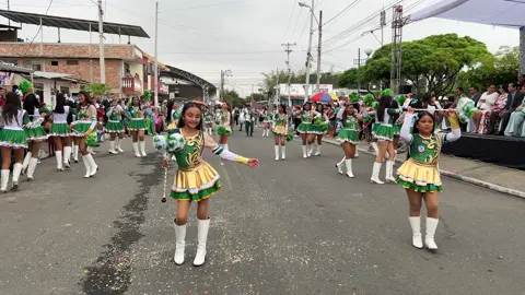 Hacemos del desfile una fiesta con ritmo.🎶#bandamusicalsalinas #ecuador🇪🇨 #salinas #presentación #sanantonio #bastoneras #desfilecivico #banda #liristas #bombistas #tamboreros #paratiiiiiiiiiiiiiiiiiiiiiiiiiiiiiiiiii #fyp 