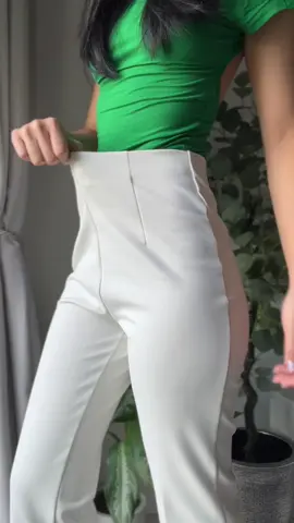 My most favourite pants 👀 what else you want to know abt this pants ? KAIN TAK JARANG  #pants #highwaist #mika #mikapants #whitepants #outfitcheck #fitcheck #fashion #seluar #seluarviral 