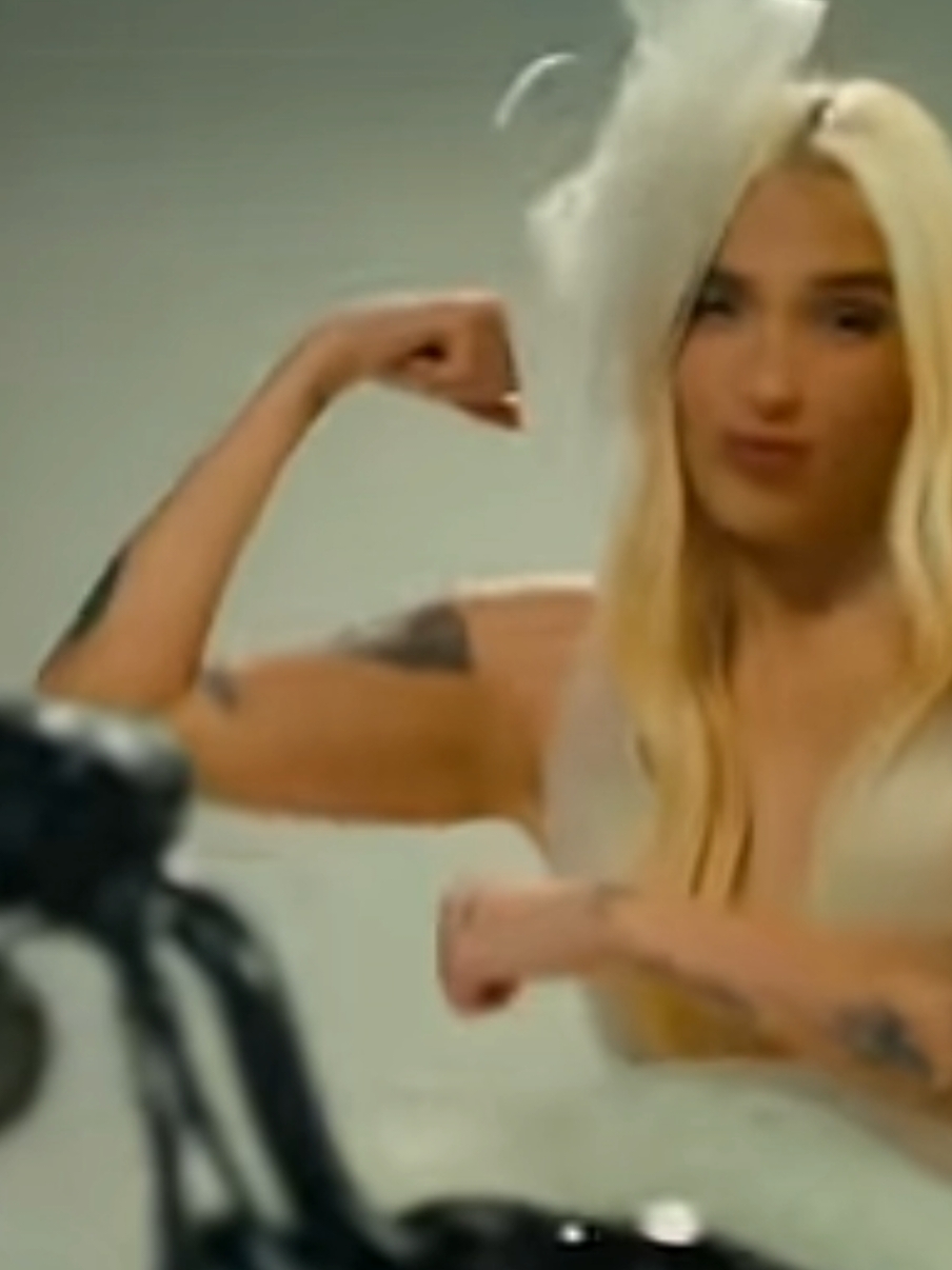 El nuevo himno de las girls 💋🔥 #mariabecerra #mariabecerra_22 #mariabecerrafans_22 #elenarose  #mujeresempoderadas #mujeresfuertes #mujeresqueinspiran #mujeres #letrasbonitas #letras #letrasdecanciones #letrasdecanciones🎧🎶 #fy #parati #fypageシ #fyp 