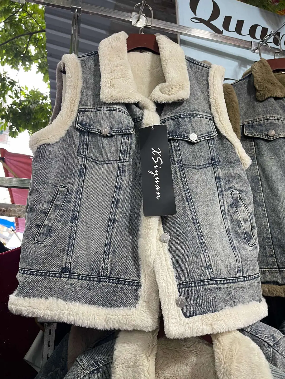 Ce ngắm nha 🥰🥰#hottrend #outfitsTet #thuhangstore #tết2025 #chợnh #gilebolong #bòlông 