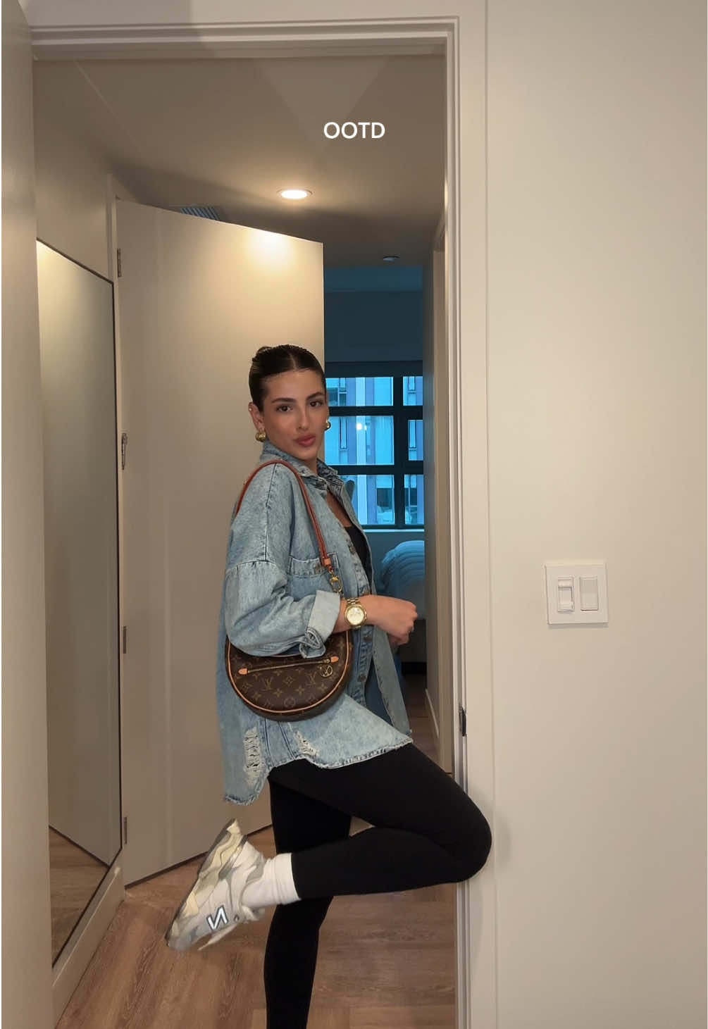 Casual outfit to run some errandssss 💕💕 Jacket is from @ZARA, jumpsuit is @Aritzia, shoes are @New Balance and bag is @Louis Vuitton #newbalance9060 #casualoutfits #denimjacket #OOTD #fallfashion 