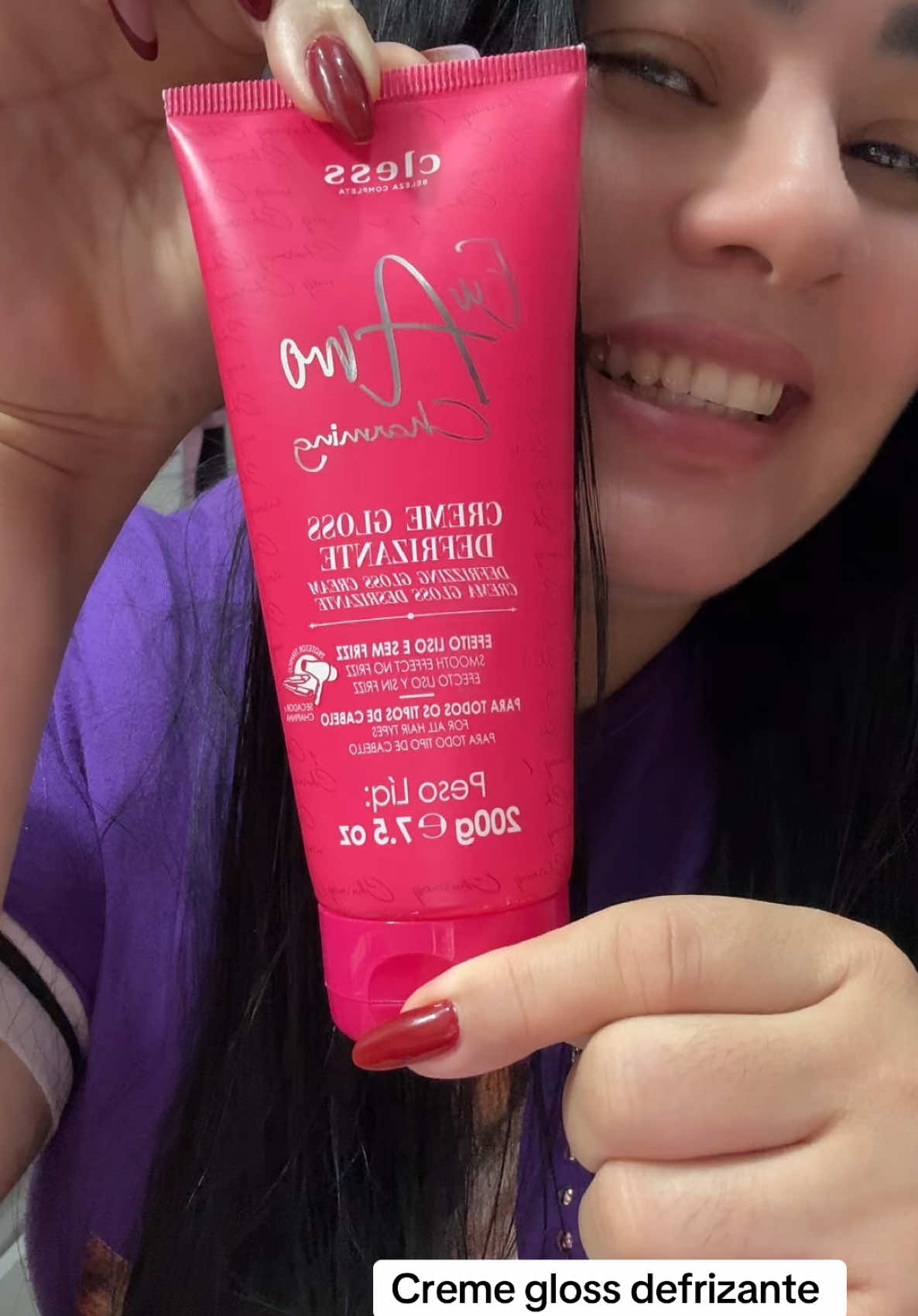 E aí, já conheciam o Classy Gloss? Me contem nos comentários se vocês já usaram ou se têm outros produtos favoritos da @comercialprofessiona charming. Quero saber tudo! #clesscosmeticos #clessbelezacompleta #charming #defrizante #protetortermico #cabelos 