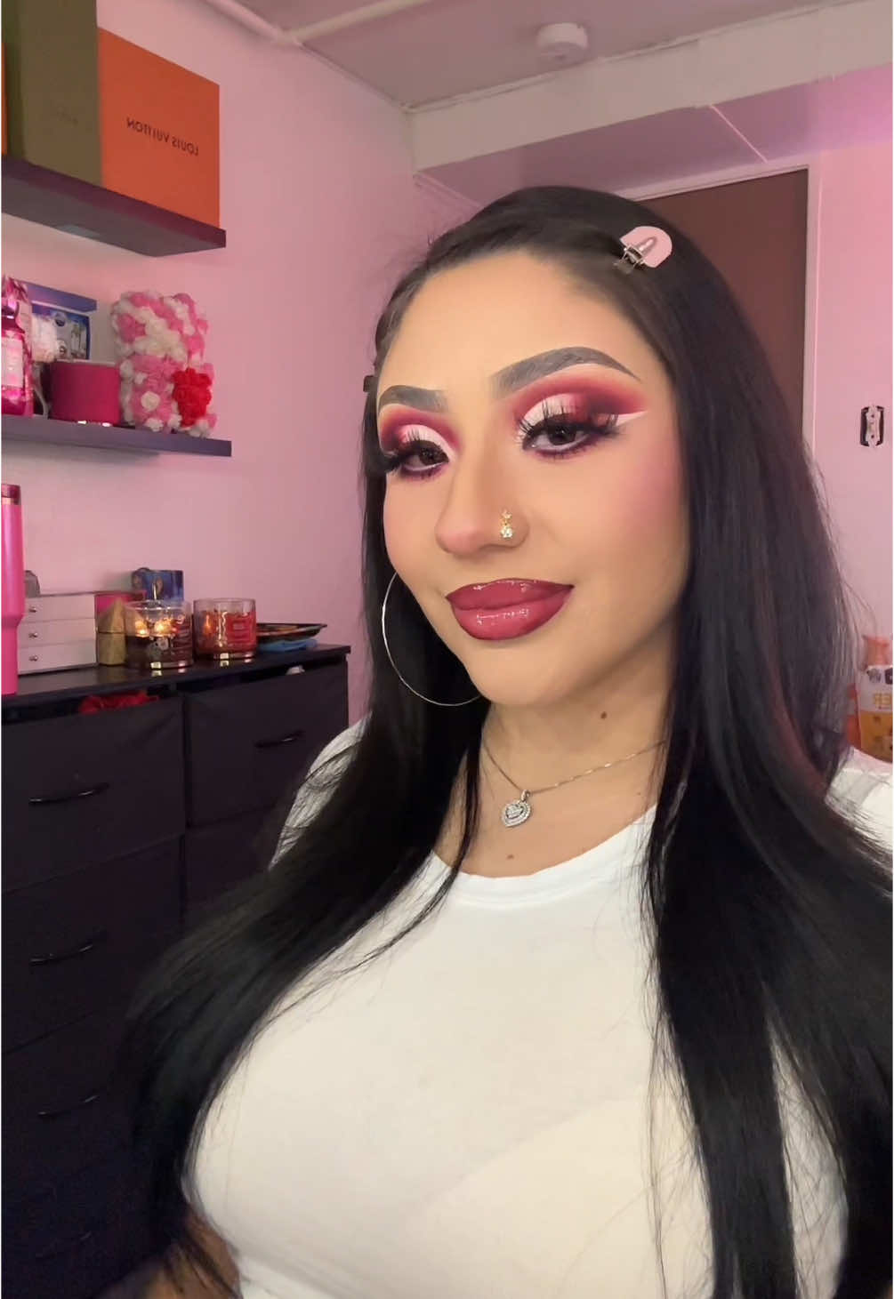 A red hoilday look ♥️🤍 #fyp#makeup#redeyeshadow#red#fypシ#beauty#christmasmakeup#eyeshadowlook#xmas