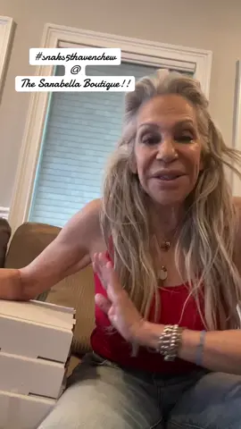 #snaks5thavenchew #snaks #snaks #christmasgifts #ornaments #designer #dog #dogtreats #christmas #fyp #hotgifts2024 #foryourpage #falalala #christmasstore #nataliesarabellaornaments #foryourpage2024 