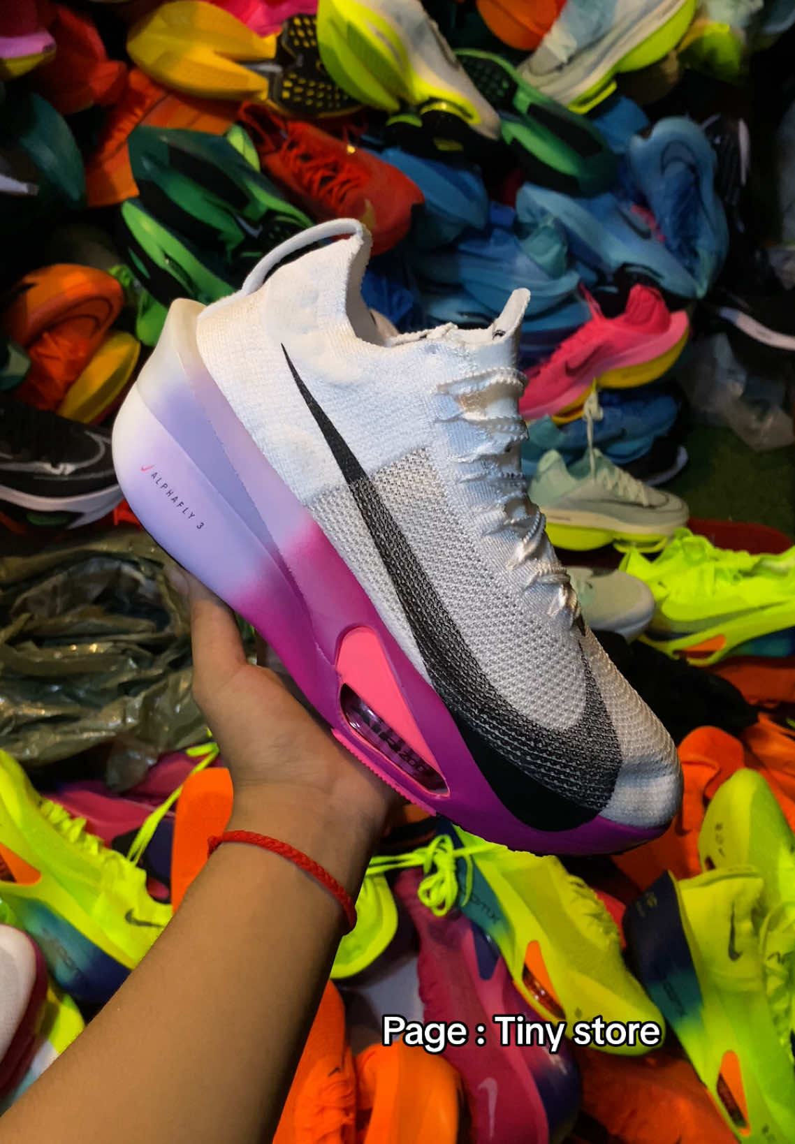 ស្អាតសាហាវព្រៃផ្សៃ!#tinystore #runing #runingshoes #instok #nike 