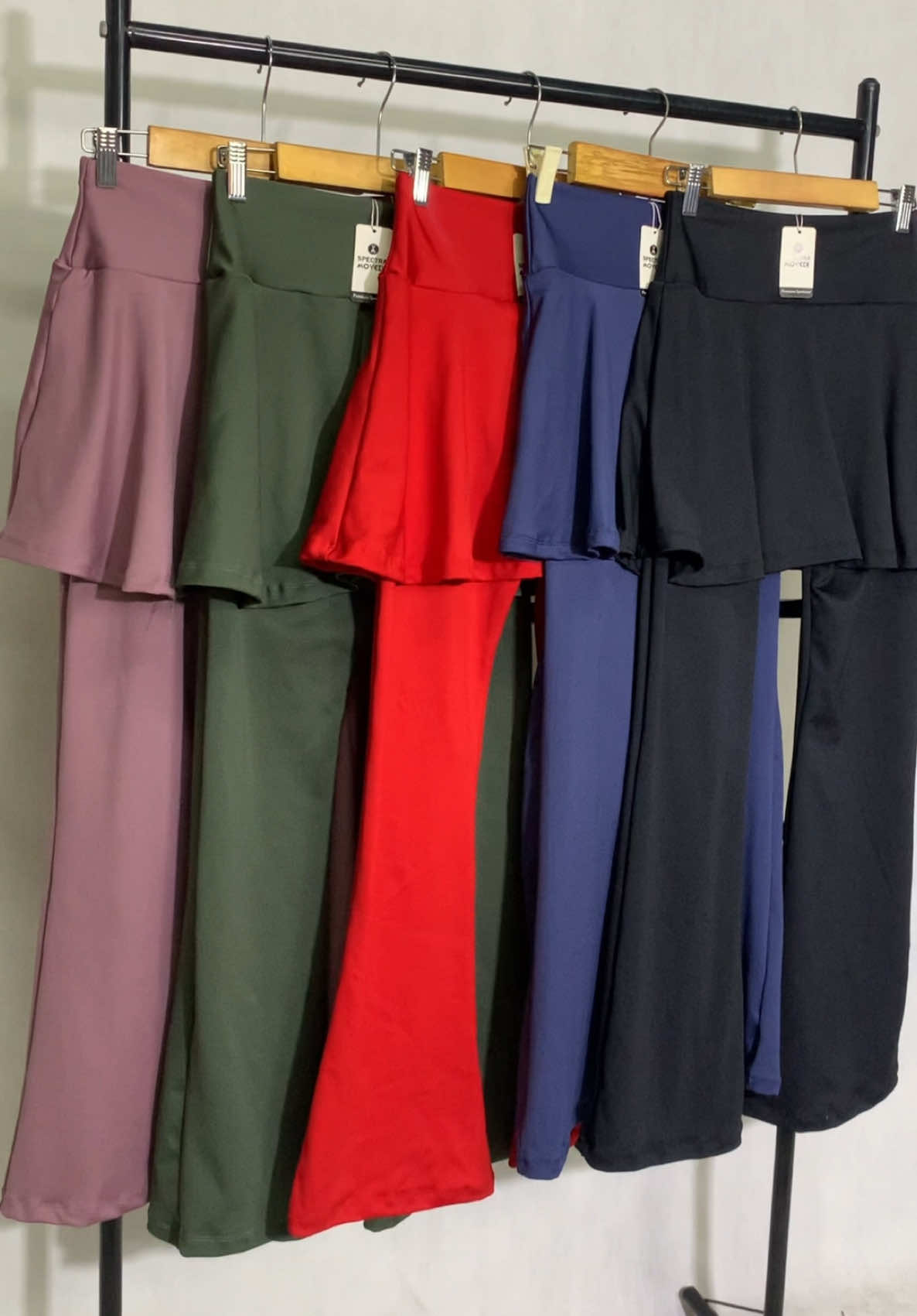 Legging Rok Cutbray, ga usah pake dobel2 anti ribet 👍👍 #leggingrok #celanarok #leggingcutbray #bajuolahragawanita #bajugym #zumba #gym #aerobic