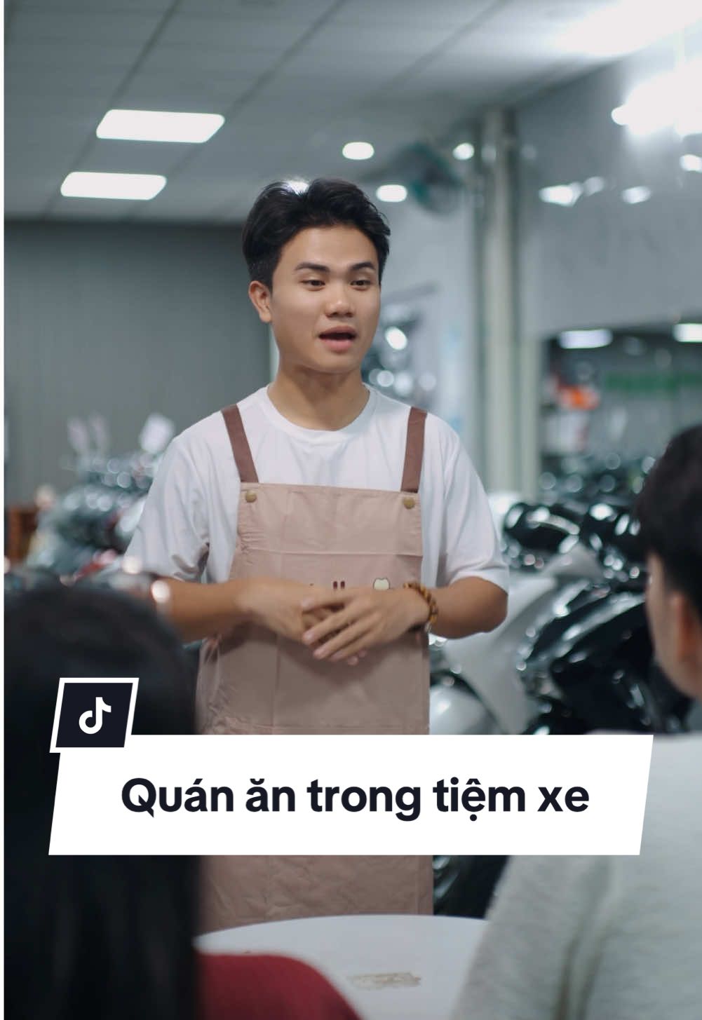 Khi tiệm xe trở thành quán ăn khuya #anhmatvuong #amvm #buldak #samyang #sotchamsamyang 
