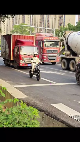 sepeda................ motor 🤭 #sepeda #viralvideo #lucu_ngakak #china #inovation #gebyarbelanjadesember 