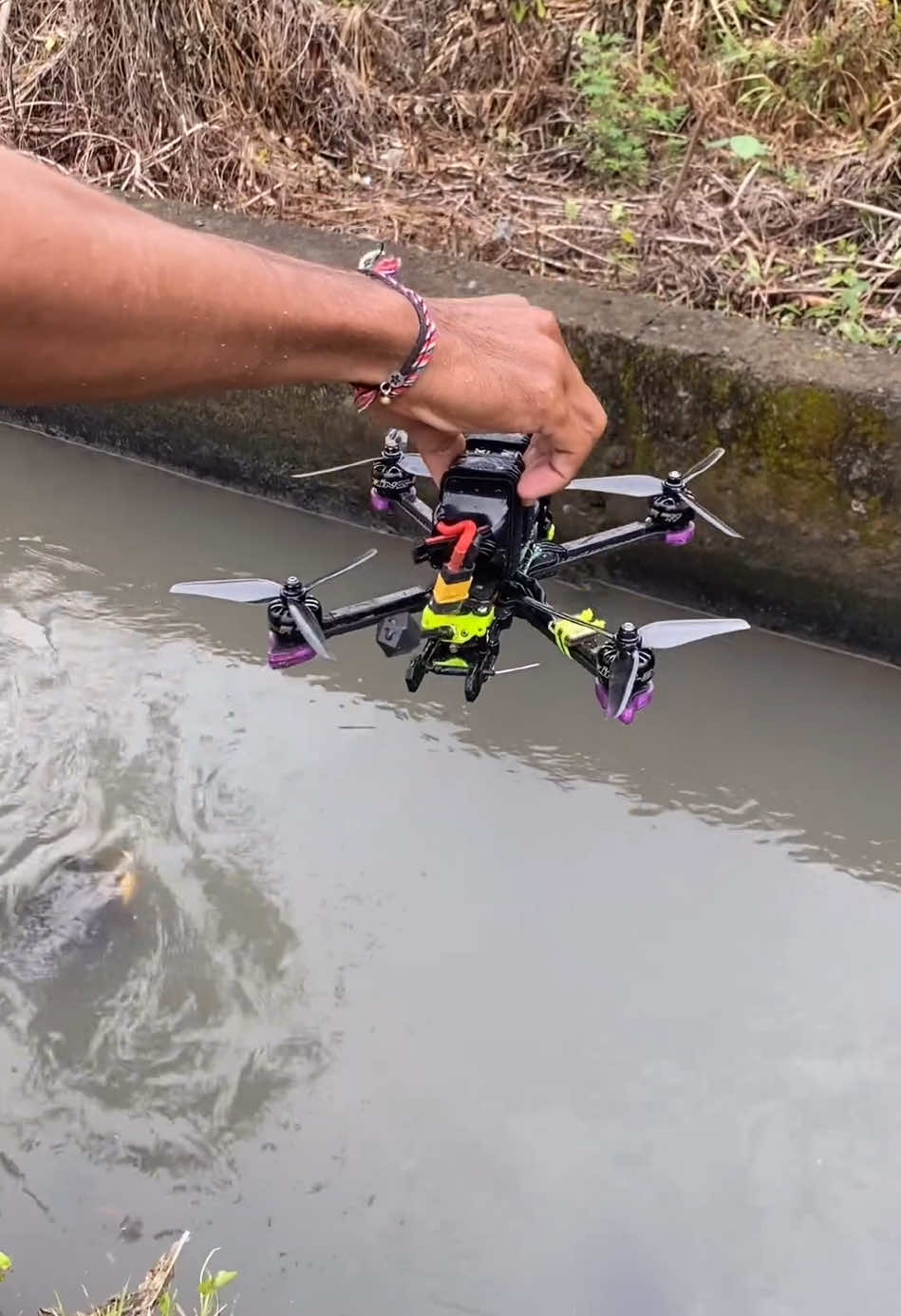 Drone kotor abis crash??dicuci dulu aja!! #fpvdrone #fpvlife #fyp #dronemurah #fpvanalog #fpvfreestyledrones #droneracing #betaflight #droneantiair 