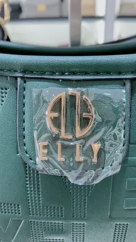 Túi xinh #EL290 với thiếu kế gọn nhẹ , thanh lịch, đi kèm thêm 1 dây da dài và 1 dây da ngắn cho các nàng dễ dành thay đổi outfit 👜💯#ellydongthap 