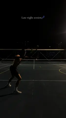 9pm in the city 😴 #tennis #latenight #city 
