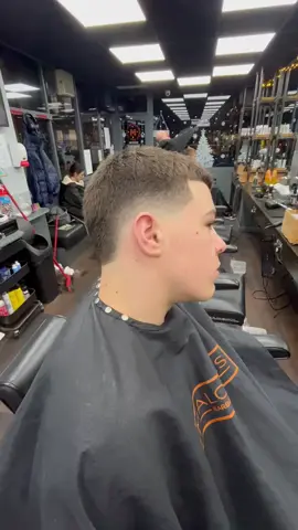 6 guard buzz with a mid burst fade #barbers #barbershop #barberlife #burstfade #buzzcut 