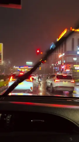 Thành phố này, có những mùa mưa vương vấn người đi…#tpvinh #xuhuong #langthangđườngphố #chill #mưa 