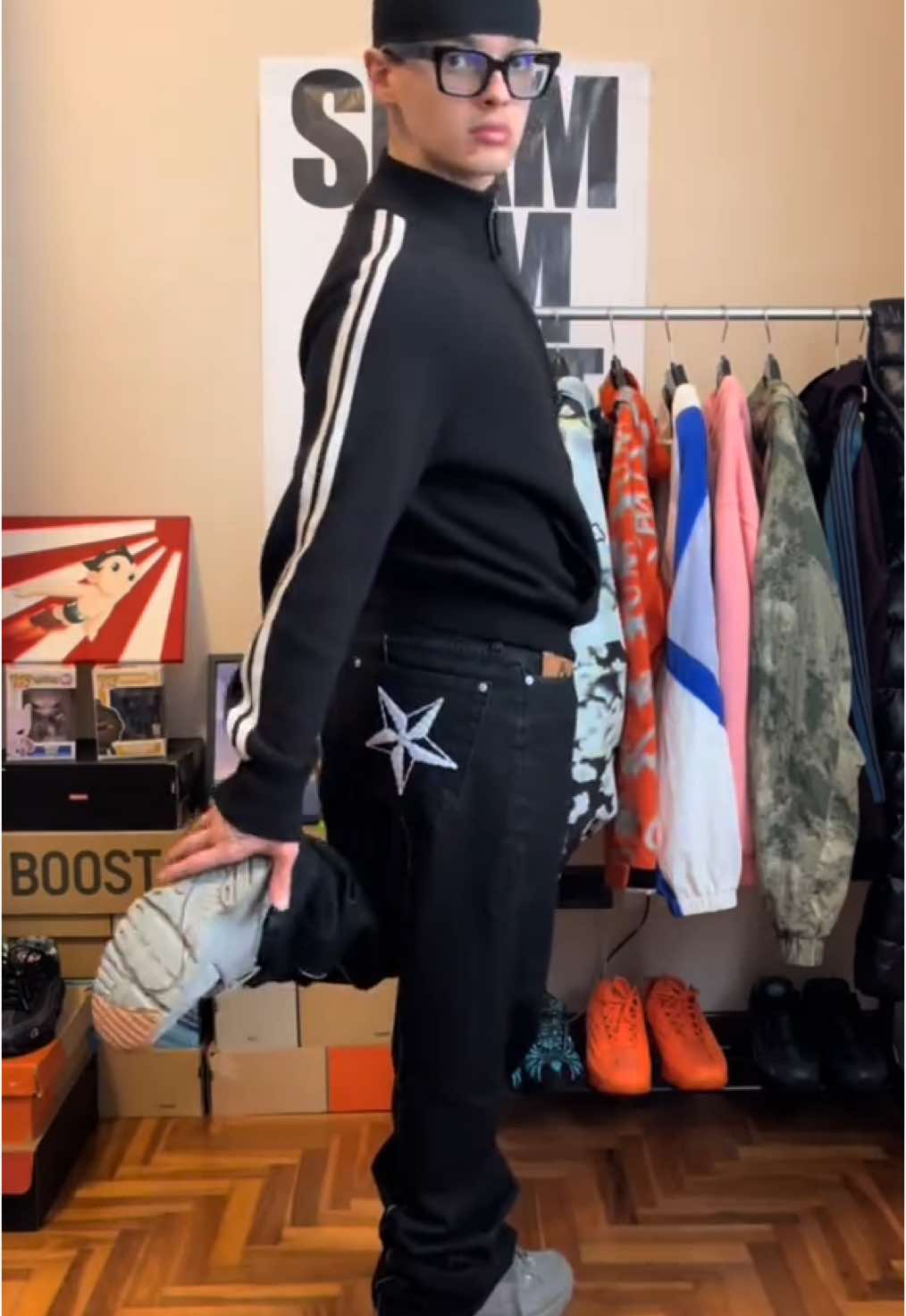 the tracksuit is crazy🤯 @mertra @Aron Williams  #fyp #pickup #fashion #mertra #fashiontiktok #streetwear #clothes #fashioninspo 