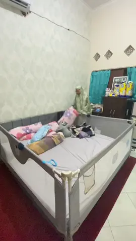 bedrail biar anak ga jatuh pas tidur #pagarbayi #pagarkasur #pagarkasurbayi #bedrail #bedrailbayi 
